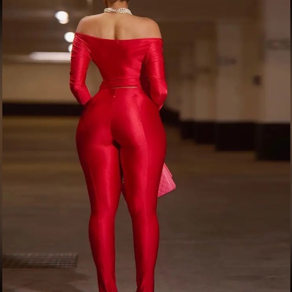 RED ROSE! (Two Piece Set) - Picture 2 of 4